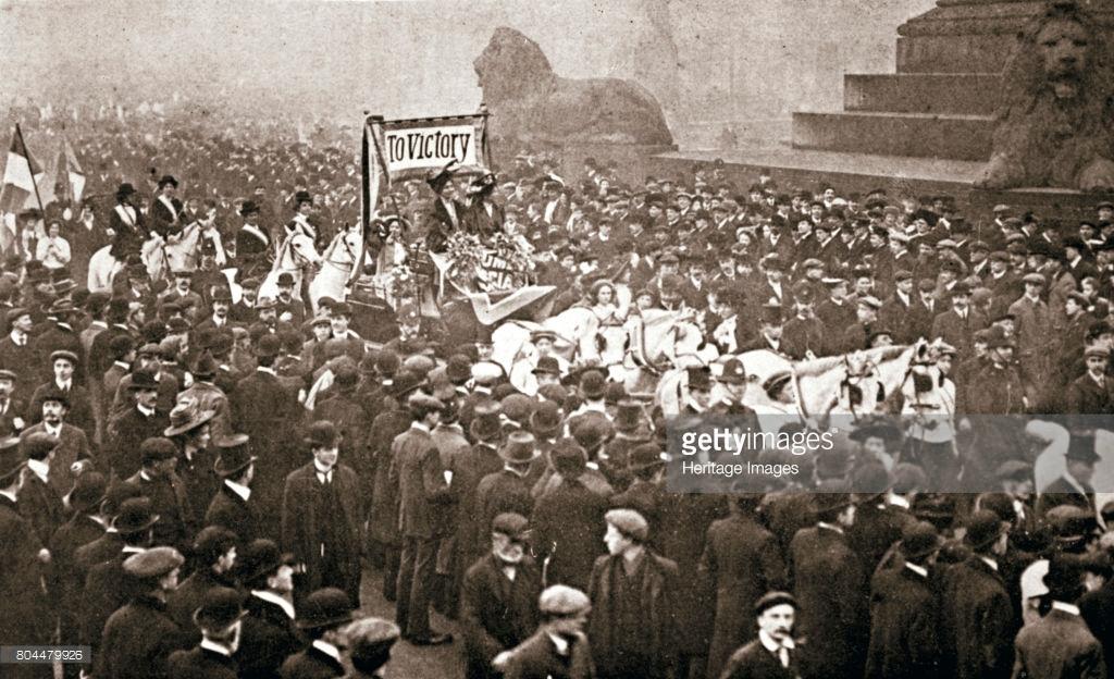 Rosball's tweet photo. #SuffrageAdvent No.19: On this day in 1908 Emmeline &amp; Christabel Pankhurst and Mary Leigh were released from Holloway prison and met by a carriage escorted by two bands, women riding white horses and 200 women in white dresses. https://t.co/14kxQeFWb4