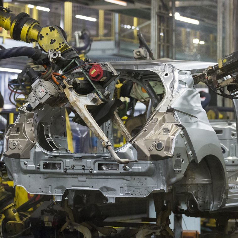 NissanUK's tweet photo. It's a big day for the team at our Nissan Sunderland plant, as production of the #SimplyAmazing New LEAF gets underway.... https://t.co/JlWAV0W1Zo