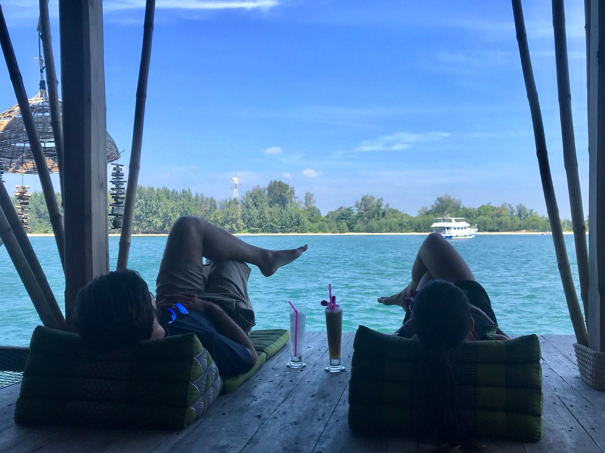 Meryand's tweet photo. 3 months in Thailand, amazing experience! But it’s time to go home for Xmas 🎄 #digitalnomad #KohLanta @Lopify https://t.co/YG0ybkTgXz