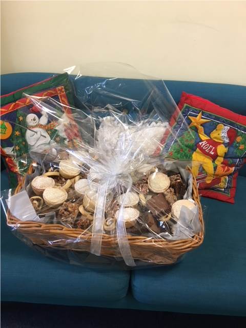 StEdmundsTW2's tweet photo. When you've just made a coffee and an unexpected but very delightful treat arrives...... #cake #mincepies #homemade #christmas #feelingthankful #happyfacesintheoffice #staffbreak #yummyfood #thankyou https://t.co/EZ9LCI8Ipw
