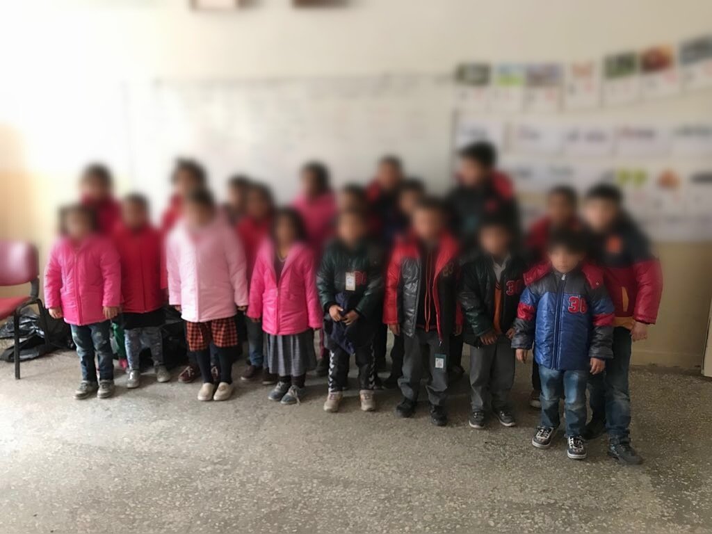 Dayanışmaya umut yolu topluluğu olarak #Minik #Bedenler #Üşümesin diyerek çıktığımız bu yolda ilk durağımız Kilis Elbeyli Şehit Abdullah Delibaş ilkokulu oldu . Çocukların yüzlerindeki tebessüme şahit olmak üzerimizdeki tüm yorgunluğu aldı diyebiliriz .