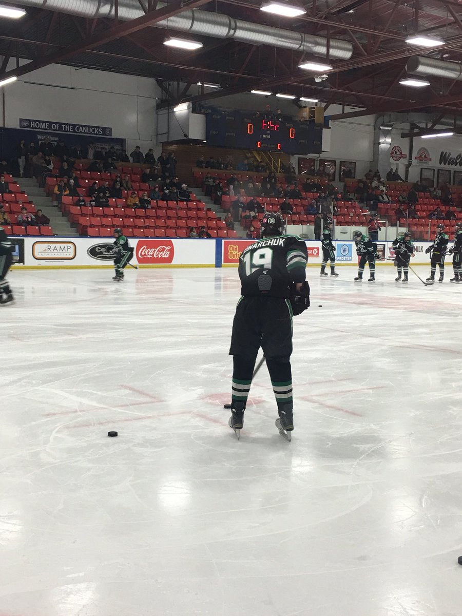 Here we go!! In the camera with Bow Mark Oilers #19 Riley Bodnarchuk... <a href="/RileyBodnarchuk/">Riley Bodnarchuk</a> - the bird is cooked and eaten, it’s Boxing Day and warm up is underway for Oilers Mac’s Tournament game #1