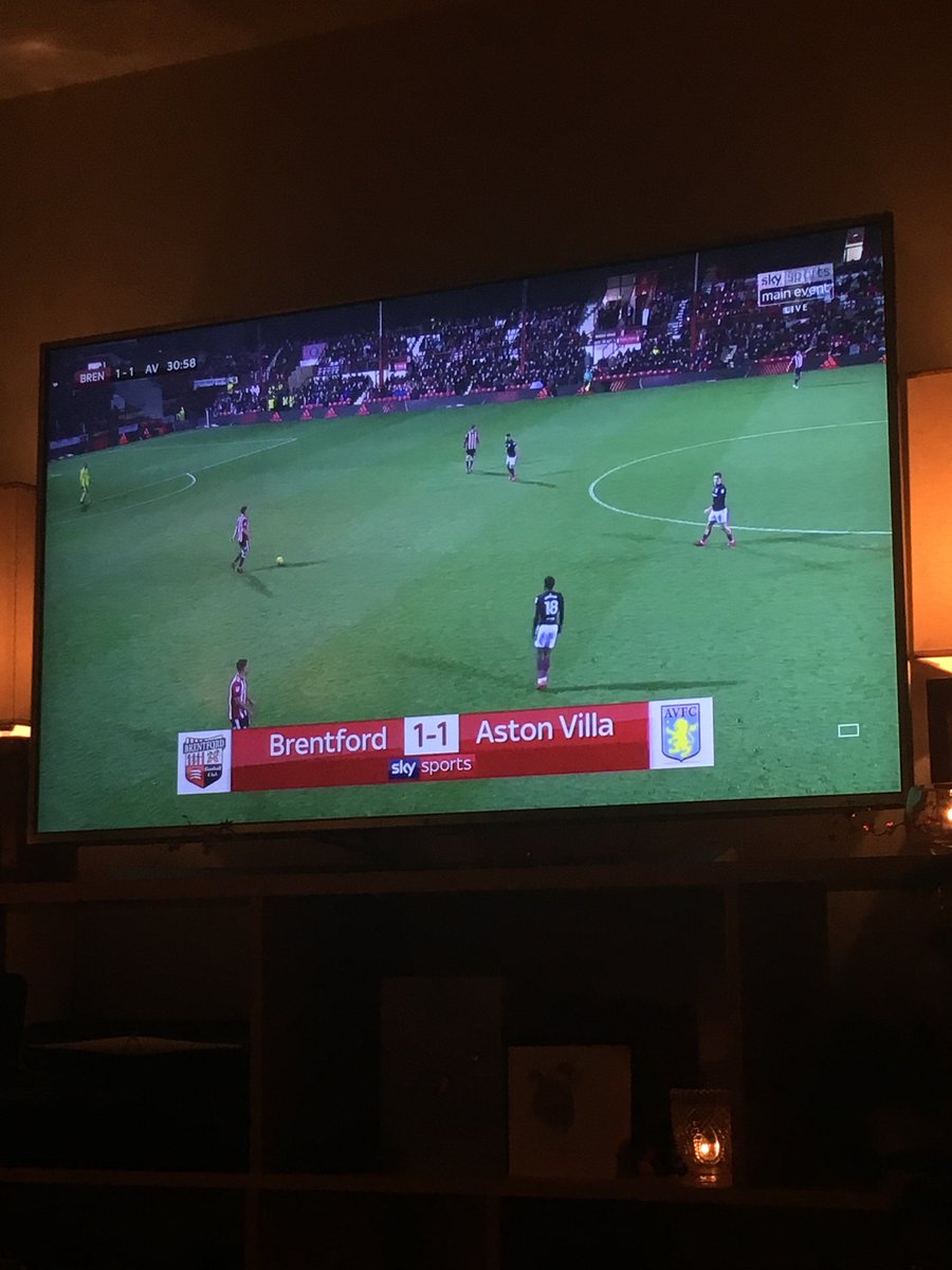 Jamescoalition's tweet photo. @SkySports please stop using our old badge @BrentfordFC https://t.co/BMheKymoWI