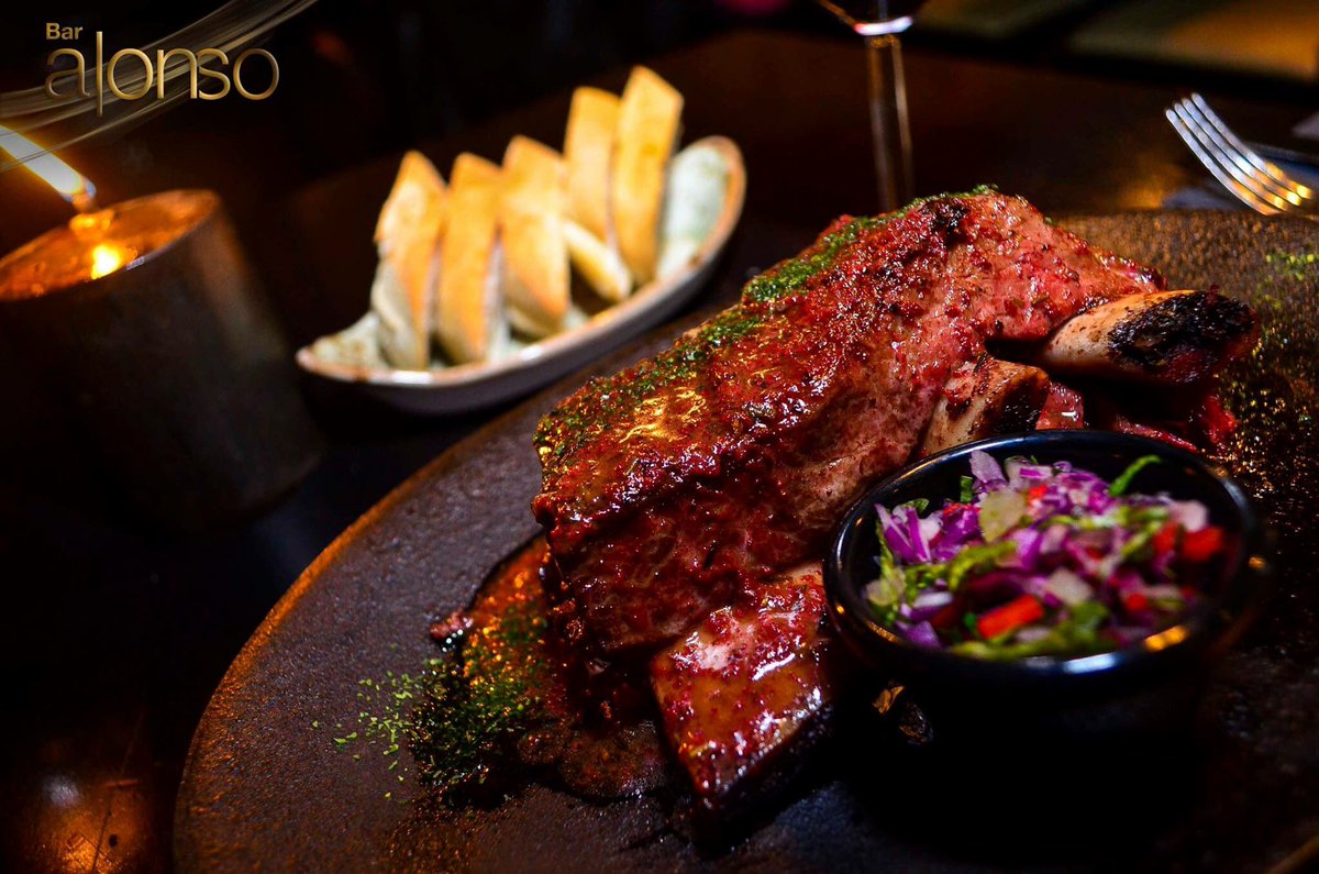 ¿Y si hoy pides nuestro sabroso asado de tira preparado en su punto perfecto?

22 207 4480 o en reservas@baralonso.cl
📍Alonso de Córdova 4236.