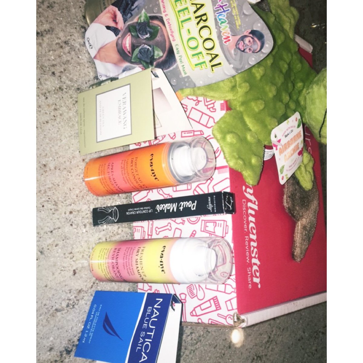 helloitsmelisa's tweet photo. Just received my Tinsel Voxbox :) https://t.co/u45y0JsoJI