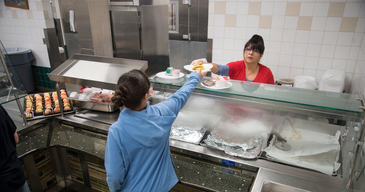 KarmaCache's tweet image. Not-so-secret Santa: Local attorney pays off middle school lunch balance | News | Denton Record-Chronicle buff.ly/2CYGps2