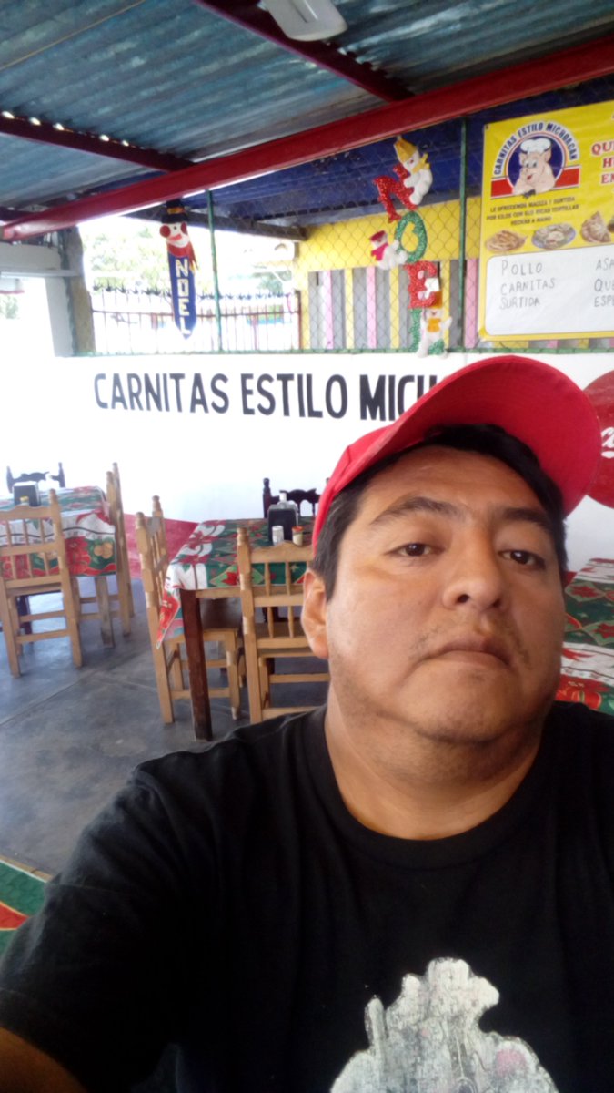 xchocopecx's tweet photo. #fb Aquí comiendo unas ricas carnitas estilo Michoacán https://t.co/QJLNEDiFDb
