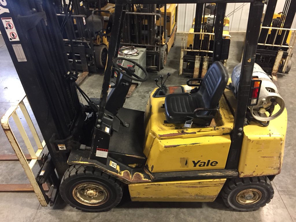 End of the year Special! Original price-$12,900 Blow out special-$11,900! Brand new engine, Lift up to 20ft! Also has side shift and new tires! Call me today! 309-208-6603