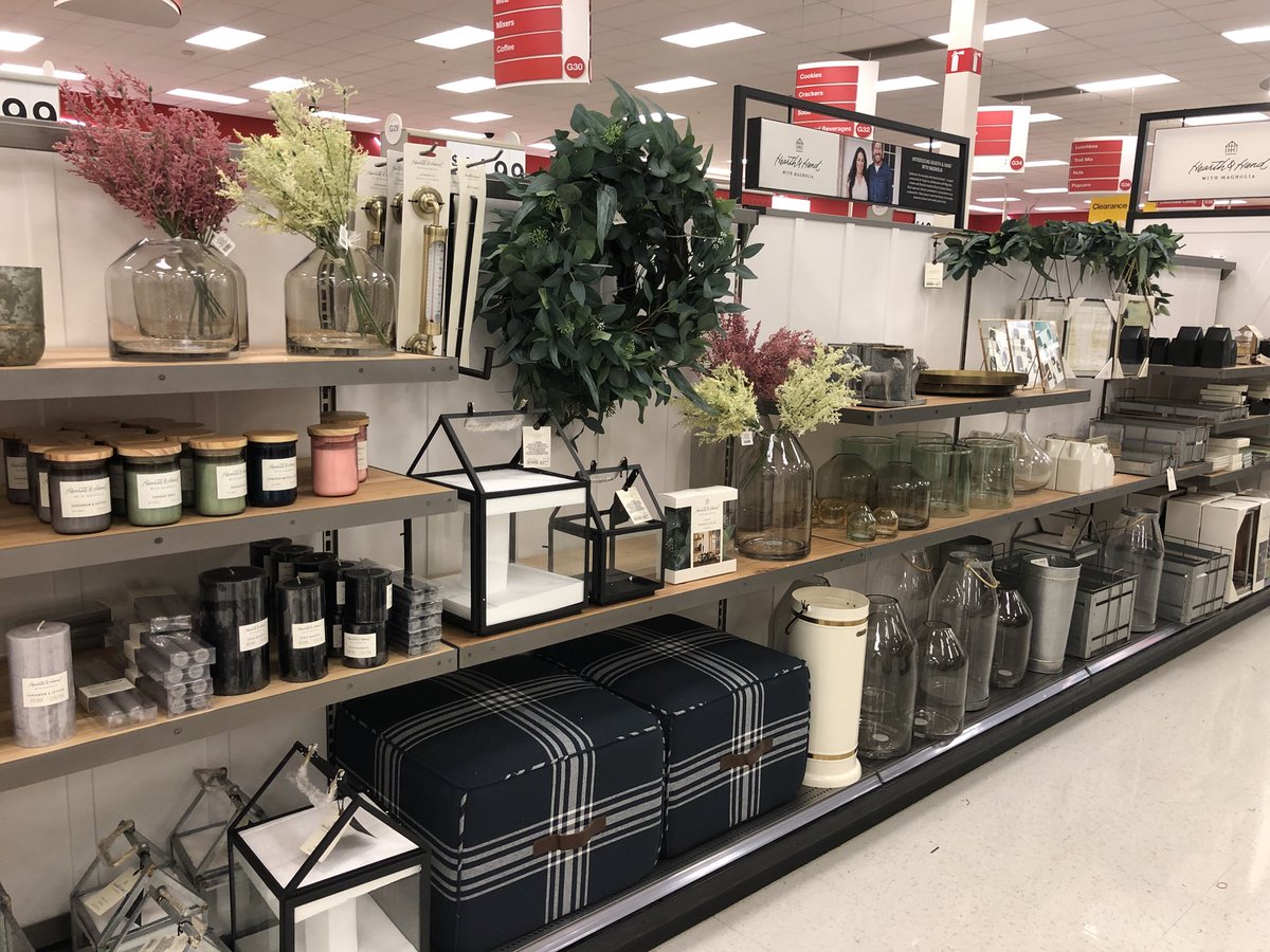 nicoleattarget's tweet photo. Driving sales on Christmas Eve....but really Loving the new #hearthandhand collection!  I already have my eye on some pieces.  ❤️🎄🎁 #springdecor https://t.co/JDRMTlOcZS