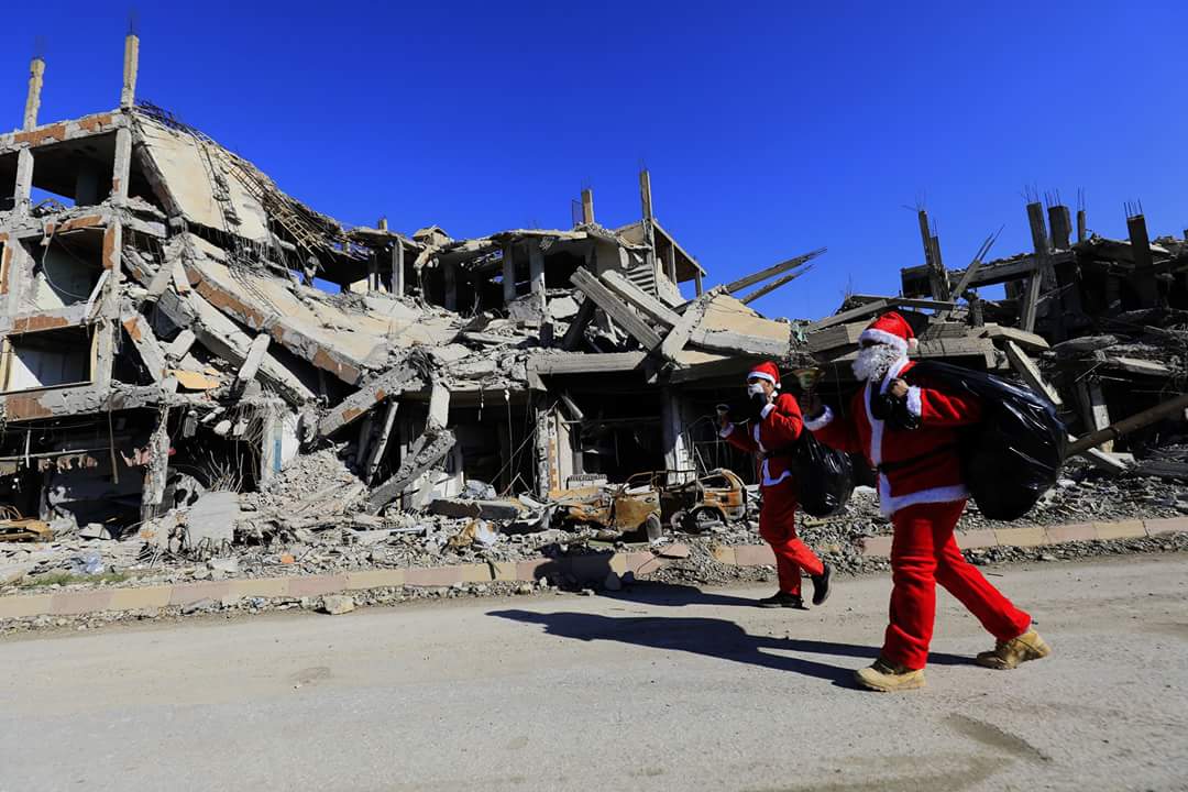 Santas in #Raqqa  today #christmas