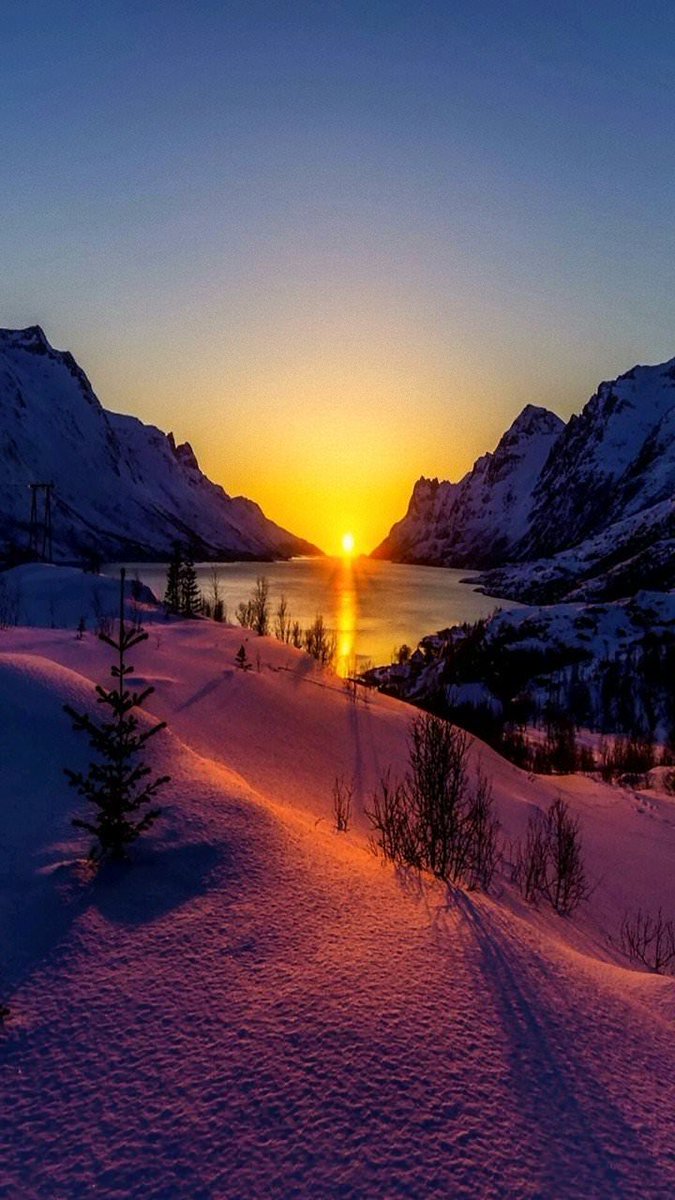 nico_gaia's tweet image. My lovely followers nice evening 🎄😘🎄😘🎄😘🎄 sunset 🌅 in mountain ⛰