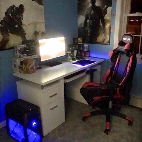 TechniSport's tweet photo. Brand new setup from @its.corrine with her brand new Pink💗 Technisport chair ! Thanks for the support , hopefully you are enjoying more comfy gaming hours 🎧🎧🎧 https://t.co/FtePIacxUp