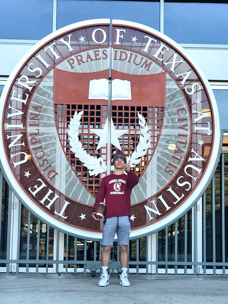J_pavitt's tweet photo. Got a chance to see UT Austin for the first time over winter break!😍🏈 #HookEm🤘🏼 #revolUTion https://t.co/HqWqS1TWf6