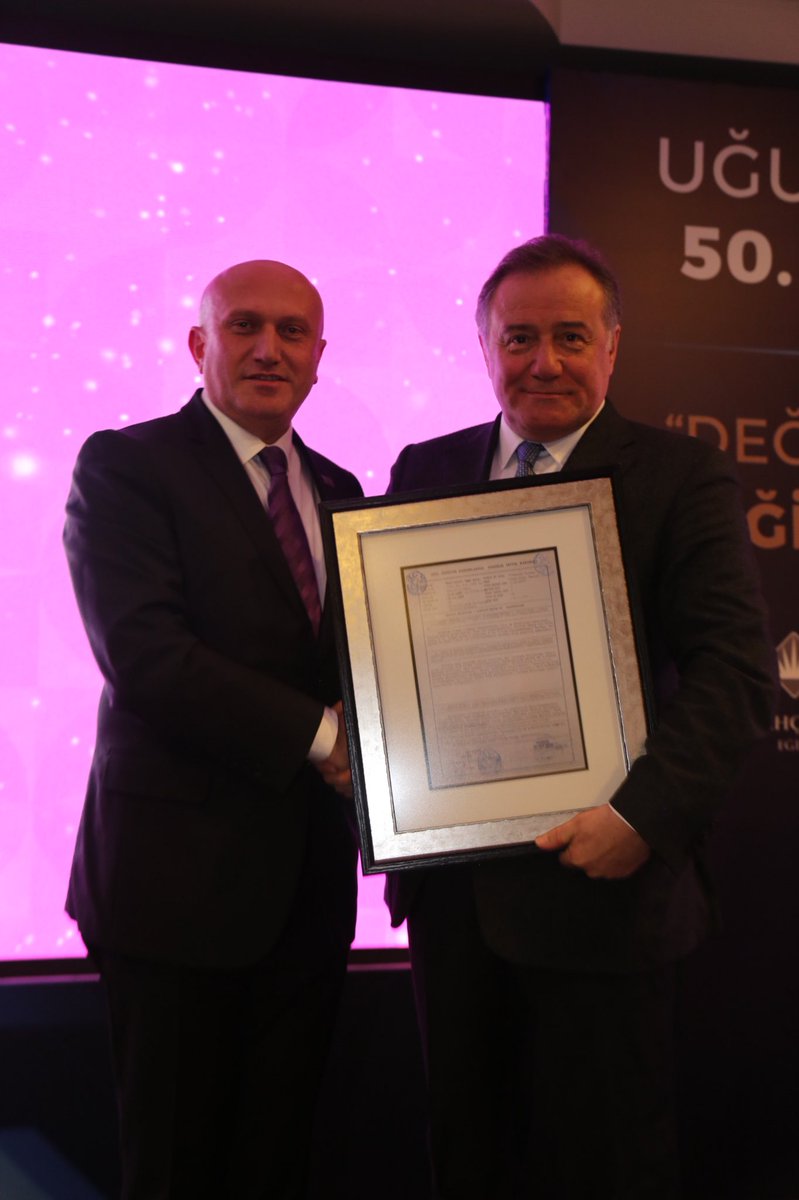 “Uğur Okulları 50. Yıl Eğitim Zirvesi” BUEK Başkanı Sayın Enver Yücel, Uğur Okulları Genel Müdürü Nevzat Kulaberoğlu, Uğur Okulları yöneticileri ve okul kurucularının katılımıyla gerçekleşti. Nitelikli ve güçlü bir ekip yeni döneme hazırız! #Zirvede50Yıl