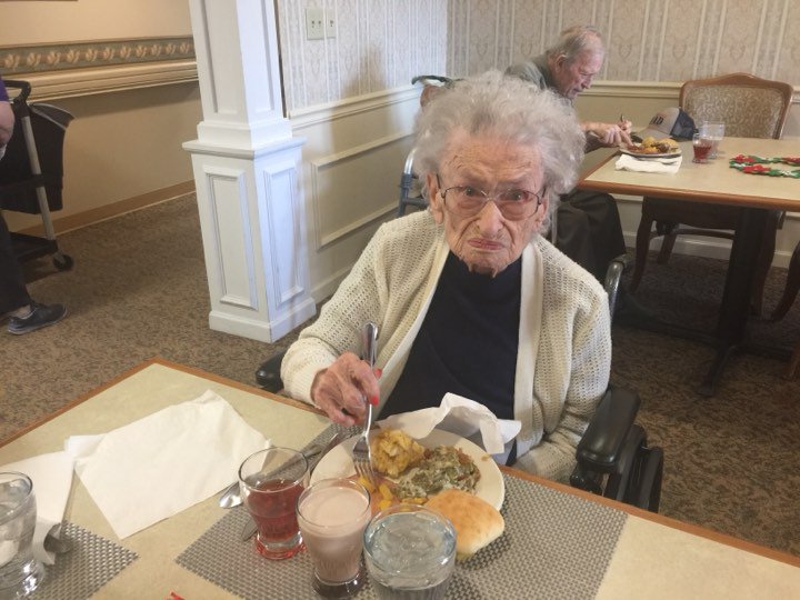 fountainviewLEC's tweet photo. Our residents enjoyed a Christmas Feast of glazed ham, green bean casserole, Texas potatoes and fresh baked bread. Throw in Christmas carols, good friends and great conversation and it was a beautiful day to be at Fountain View Manor.  #FrontierCulutre https://t.co/cKvbQq9yuG