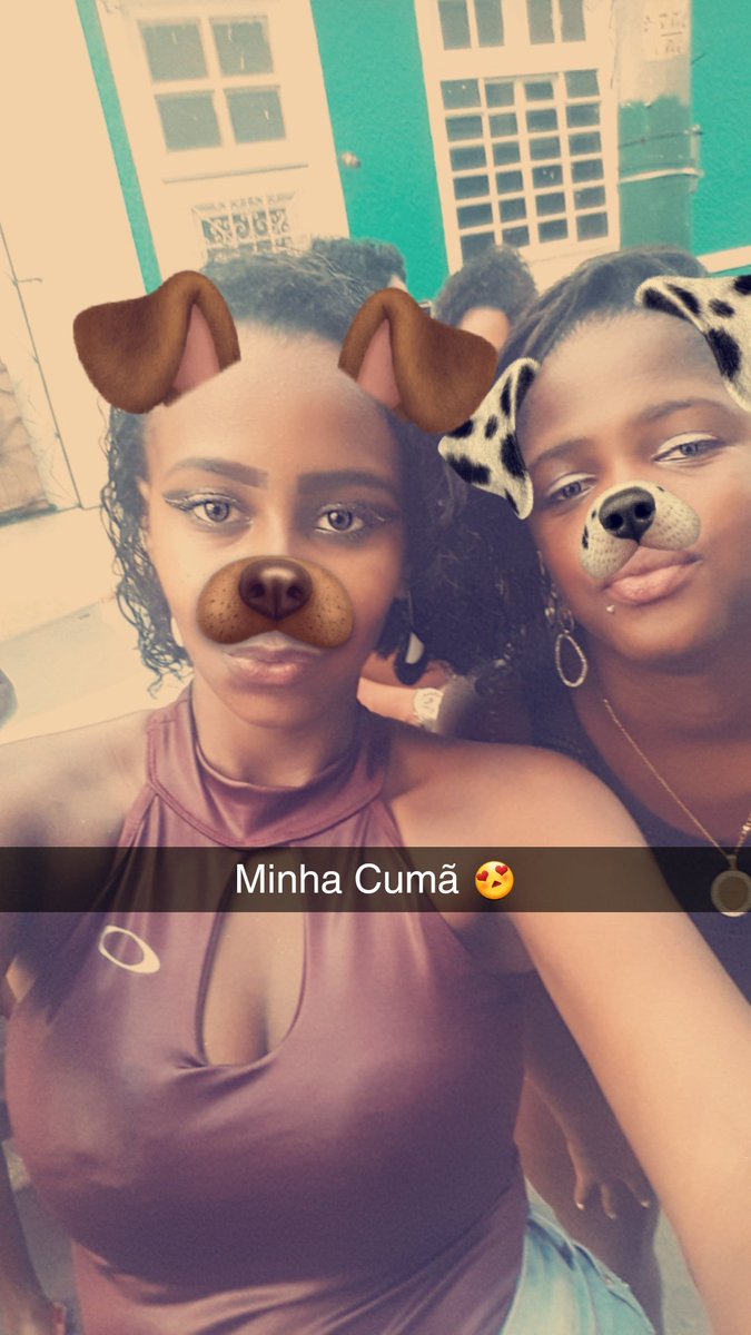 Pretinhavieira4's tweet photo. Minha comadre 
#denatal 🎊🎆 https://t.co/i8qqgbGj08