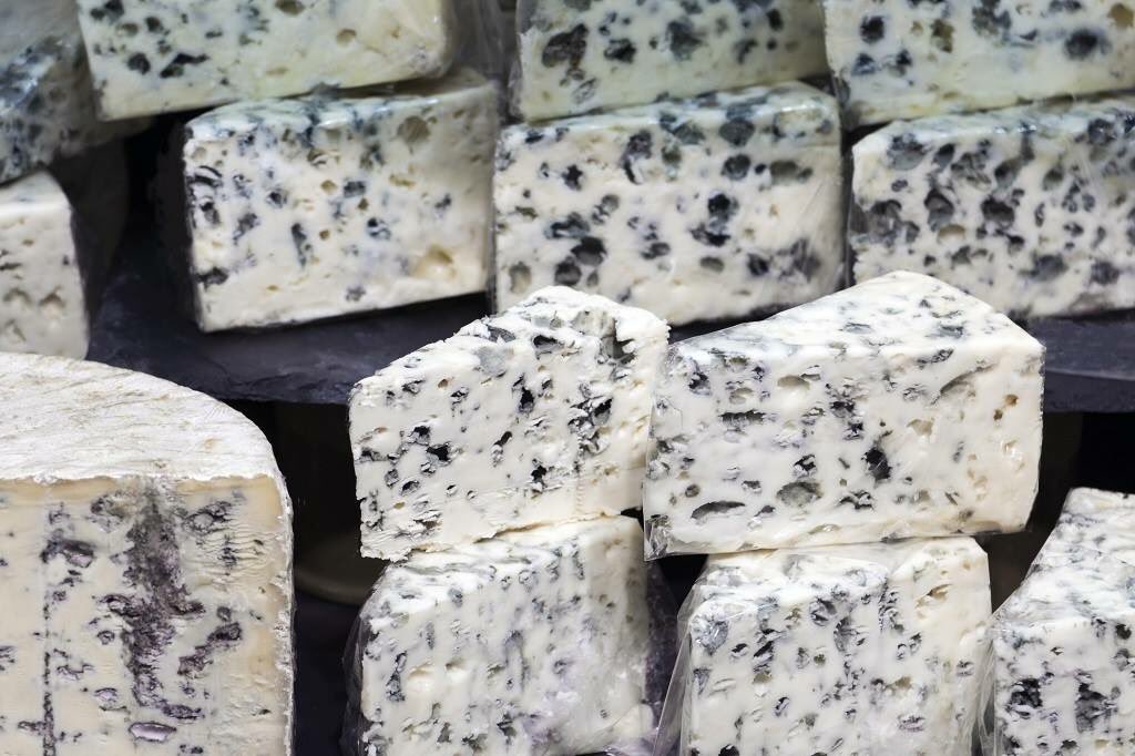 FromageBeaufils's tweet photo. Entre #Noel2017 et le #jourdelan Il y a toujours du (très) bon #fromage à @FromageBeaufils 😋 #cheese #fromagerie #cheeseshop #foodpic #foodphotography https://t.co/cTMIye8ibp