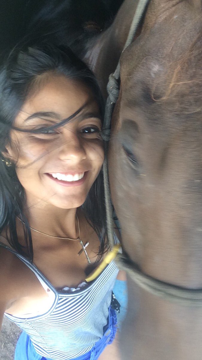 naanaa_barbosa's tweet photo. Aí vc vira Amazonas se muda pra roça e esquece da cidade ❤️ #semperderofoco 🐴 https://t.co/GvlPkUL3oR
