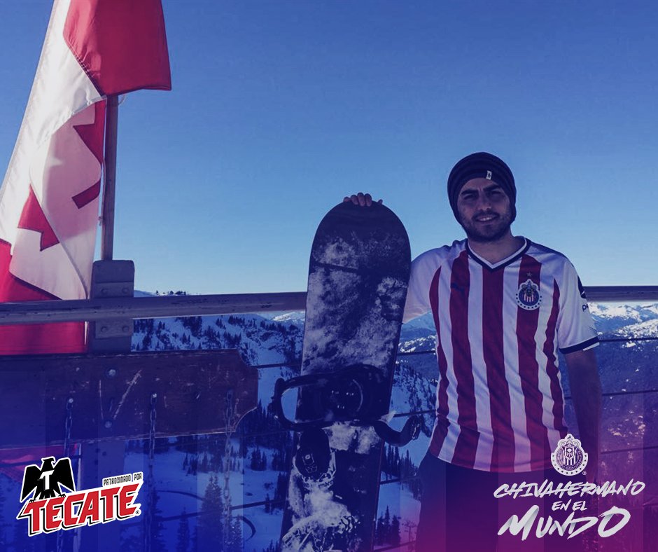 Chivas's tweet photo. ❄️ ¡Este ChivaHermano sí que pasó una blanca Navidad! 🏂 Como buen Rojiblanco, no se olvidó de #LaPielDeMéxico y se la llevó a Canadá 🇲🇽 🇨🇦 https://t.co/8ovV27vt2L