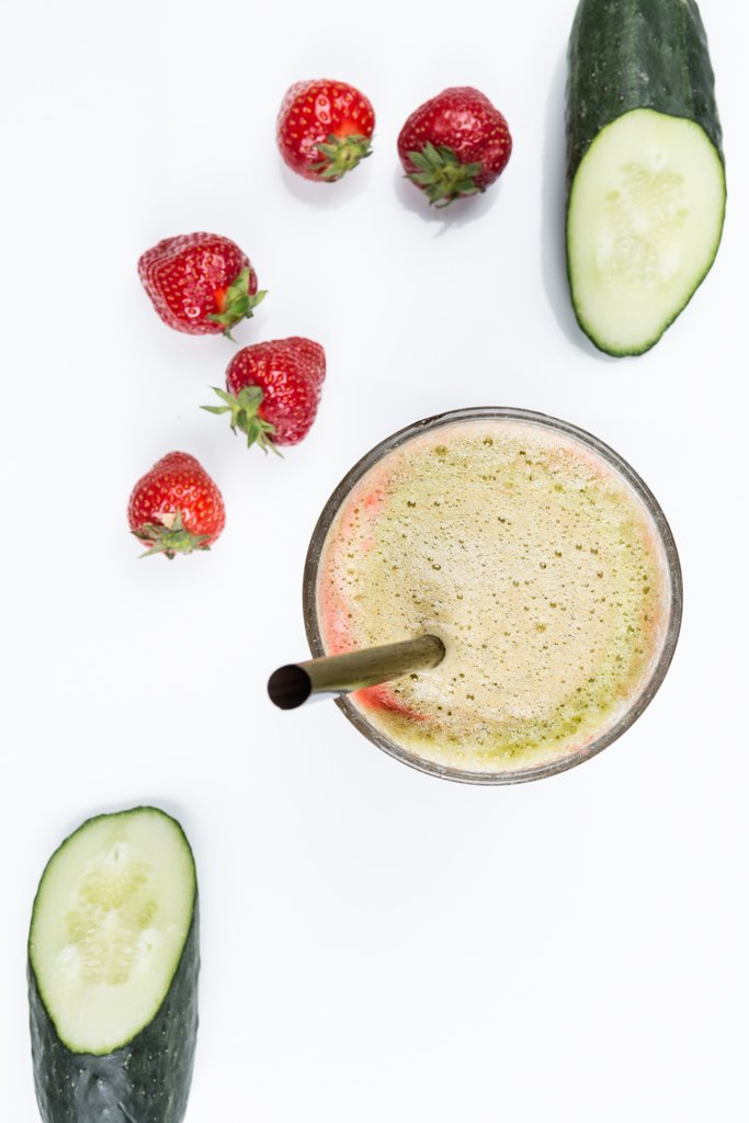 Después del atracón de la comida de ayer, nada mejor para depurar que tomarnos este delicioso Zumo Strawberry Pepinos. ¡Aprende a comer sano con nosotros!😊