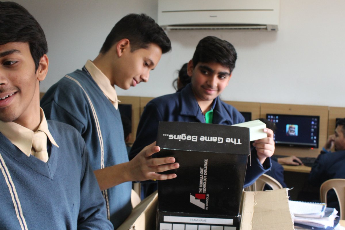 TeamVolareTIS's tweet photo. One step closer to the manufacturing of the car with the arrival of the kits!! Our team opened the kit with a lot of enthusiasm and curiosity for what the kits contained.
#F1inschools #F1inschoolskitarrived #TeamVolareTIS #enthusiasm https://t.co/3Nmk4MnIIb