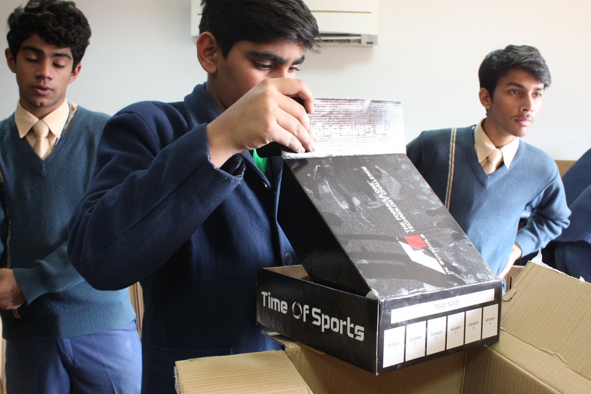 TeamVolareTIS's tweet photo. One step closer to the manufacturing of the car with the arrival of the kits!! Our team opened the kit with a lot of enthusiasm and curiosity for what the kits contained.
#F1inschools #F1inschoolskitarrived #TeamVolareTIS #enthusiasm https://t.co/3Nmk4MnIIb