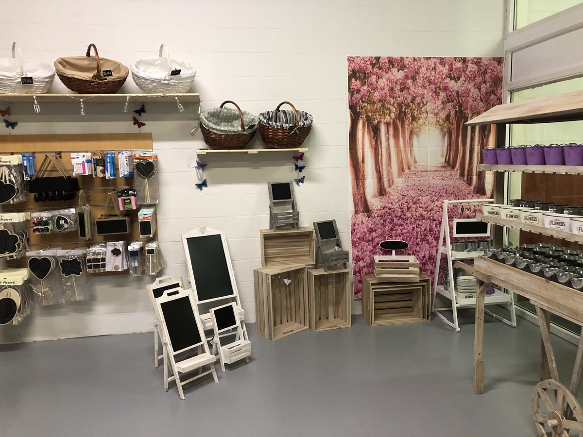 DecorGift's tweet photo. Muchas gracias a @EventosVP por compartir con nosotros lo bonita que os ha quedado la exposición de la tienda. ¡Todo el equipo os deseamos mucho éxito!. https://t.co/N3QAoM99Wi