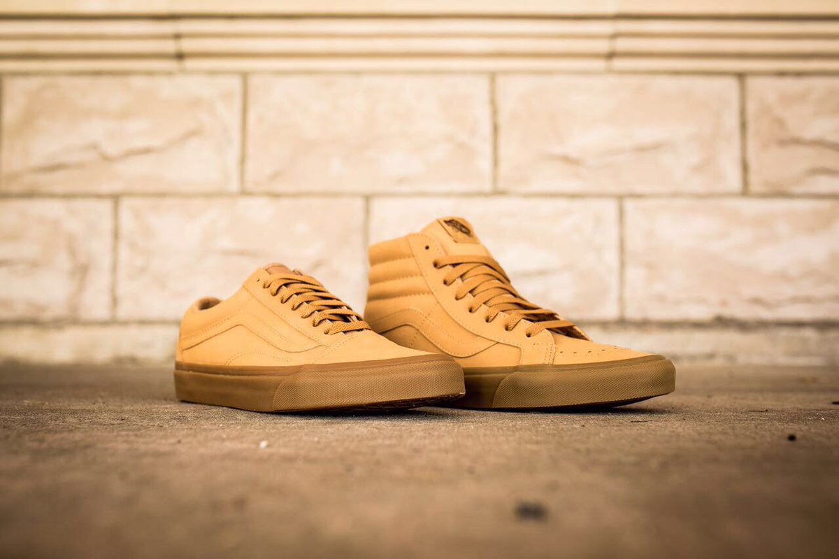 fernandoyen's tweet photo. @vans_mx ya recorrí todas las tiéndas del norte del país, donde consigo estos?? Ayuda!!!🙏🏻 https://t.co/xKkBlz5pqo