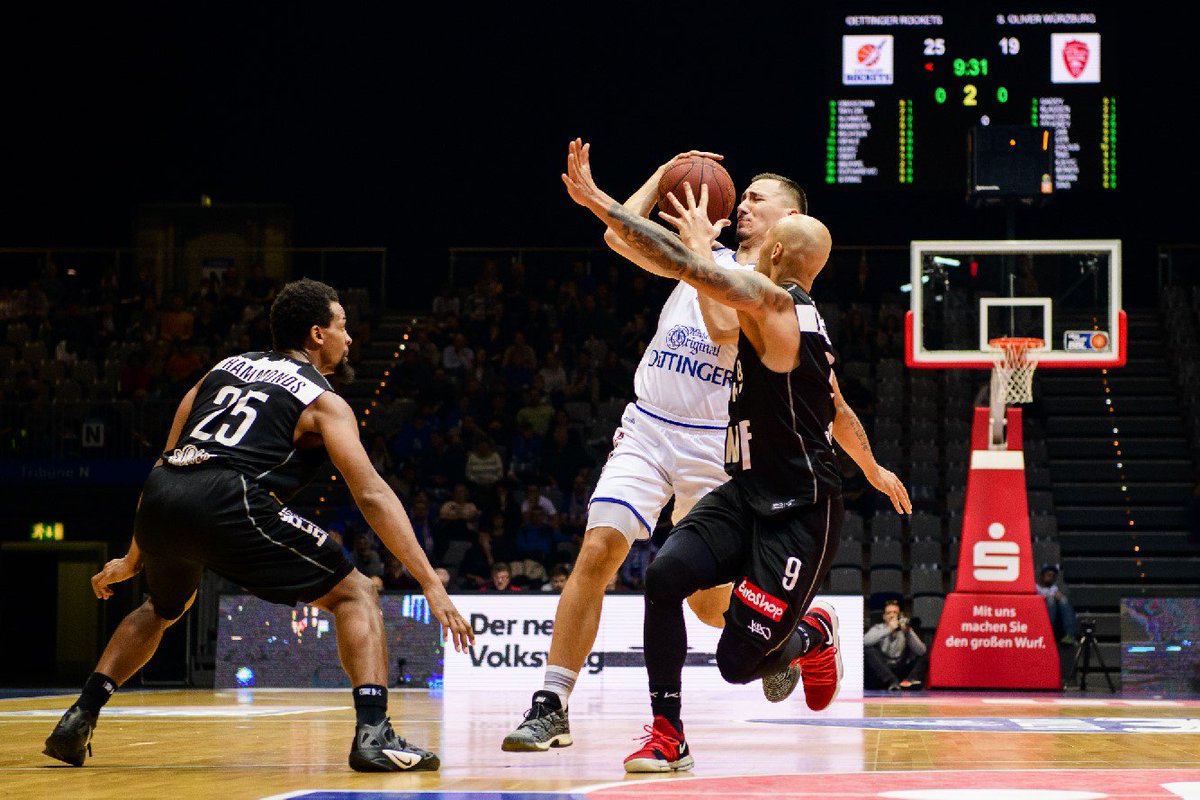RocketsBaskets's tweet photo. Wow! Unsere Raketen haben sich einiges vorgenommen &amp; führen zur Halbzeit verdient gegen @soliver_wue  mit 47:30! Weiter so! https://t.co/ZY8HCM6vmY