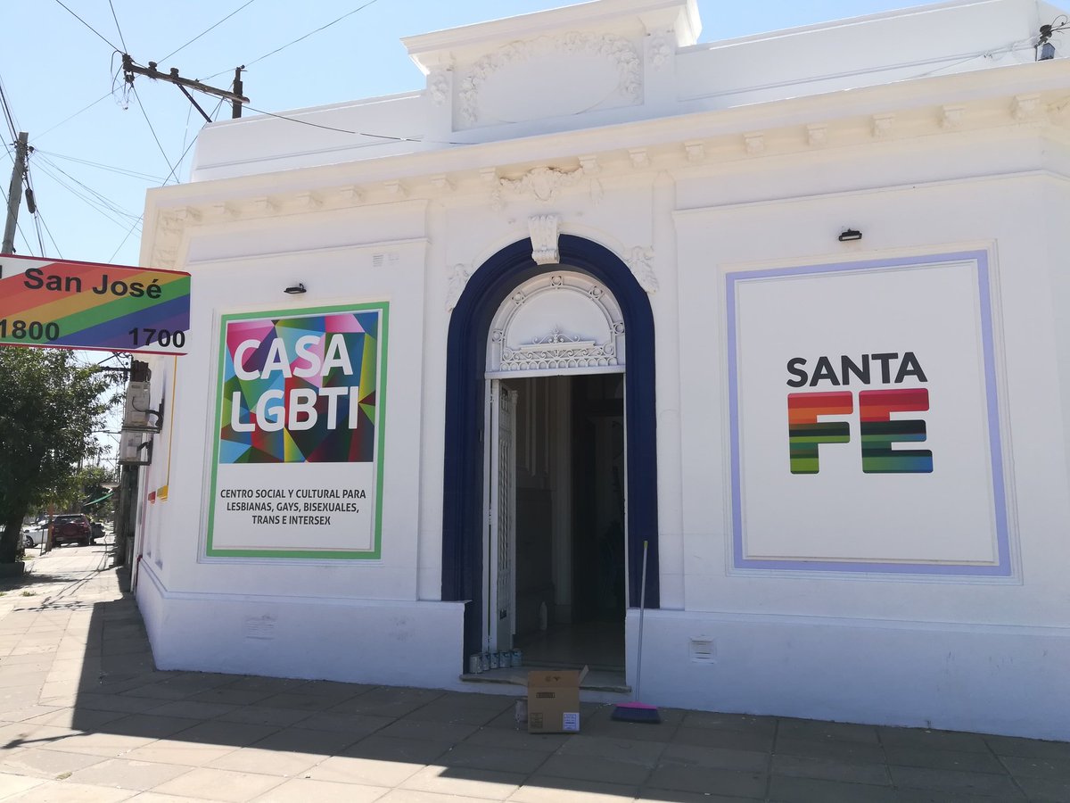 EstebanPaulon's tweet photo. Y un día, pintamos #SantaFe con todos los colores de la diversidad Veni a celebrarlo con nosotrxs!!! Hoy a las 19hs nos vemos en la #CasaLGBTI San José 1701 El @GobSantaFe sigue haciendo historia junto al colectivo #LGBTI https://t.co/rxJ5GhlFTm