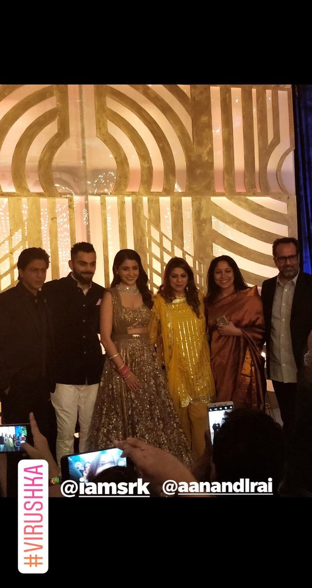  @AnushkaSharma &  @imVkohli with  @iamsrk,  #AnandLRai,  @MadhuriDixit,  @SGanguly99,  #KatrinaKaif,  @aliabbaszafar &  @Isa_Kaif at their reception tonight   #Virushka  #VirushkaReception