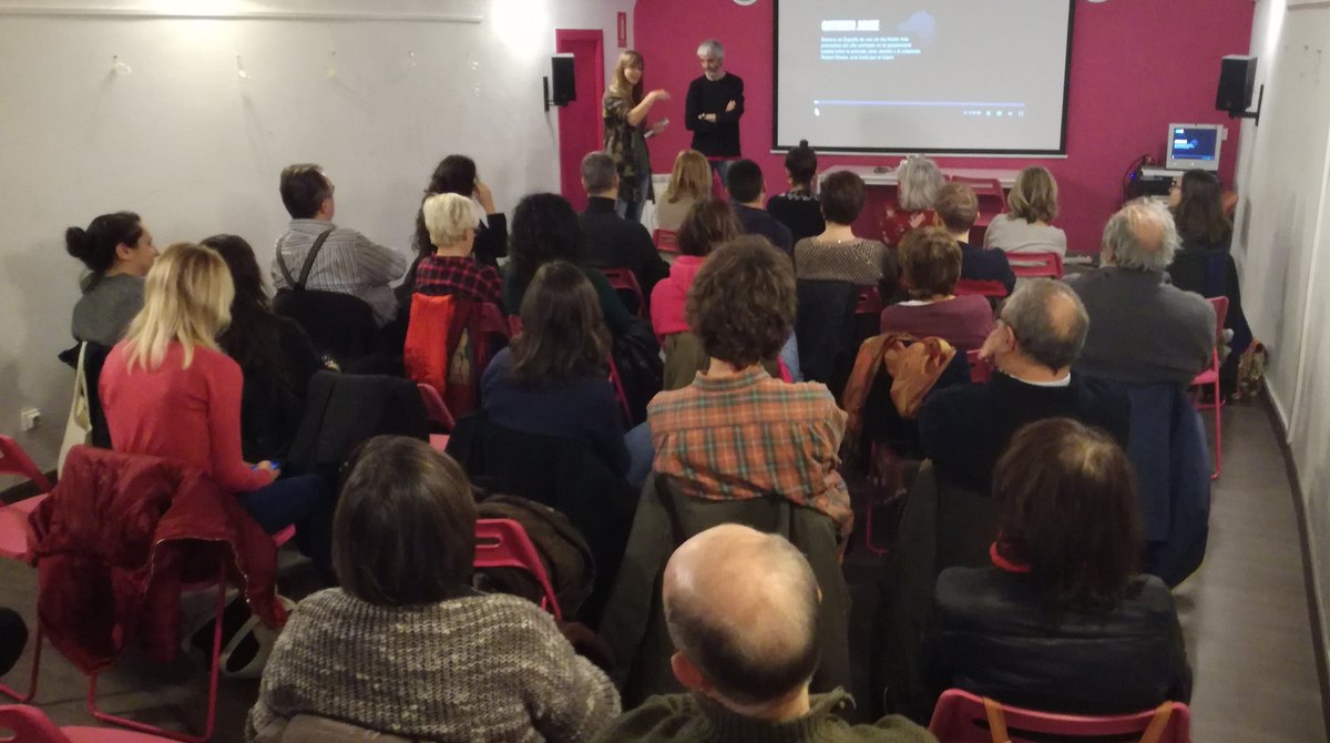 a_zofra's tweet photo. #JaneJacobs nos enseña cómo la observación de la ciudad es una herramienta para construirla y defenderla. Hoy hemos visto el documental The Battle for the City en @LaPanteraRossa https://t.co/UBj68QlUyP