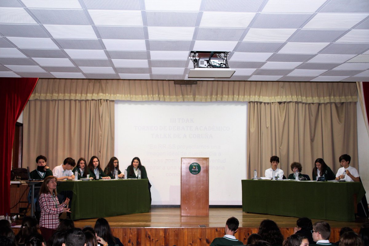 ColegioLiceoPaz's tweet photo. El martes 19/12 tuvo lugar un debate preparatorio entre los 2 equipos que nos representarán en el próximo Torneo de Debate TALKK @talkkme. En él todos mostraron sus cualidades de oratoria y lenguaje verbal y no verbal.
!Vídeo y fotos en nuestro blog!
https://t.co/0VHdZ5XB9R https://t.co/oU76mP9sgb
