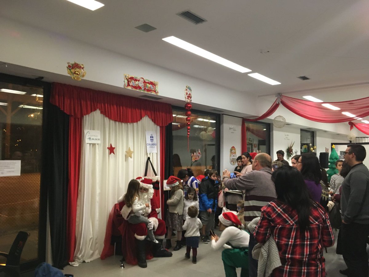ConcCulleredo's tweet photo. A pasada semana Santa Claus e o Apalpador visitaron os Centros Sociais de #Ledoño, #Almeiras, #Orro, #CastroLaxe e #Sésamo.
Alí recolleu as peticións dos cativos antes de entregar os regalos polas casas en #Noiteboa :) https://t.co/TAJYMbpYNo