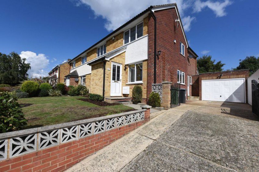 sansomeangeorge's tweet photo. #Newbury - SSTC - Sales speak louder than words!
For your FREE market appraisal click here: https://t.co/5EFmNXuanE
#itssold #Berkshire #Reading #property https://t.co/Xdx5N0tznQ