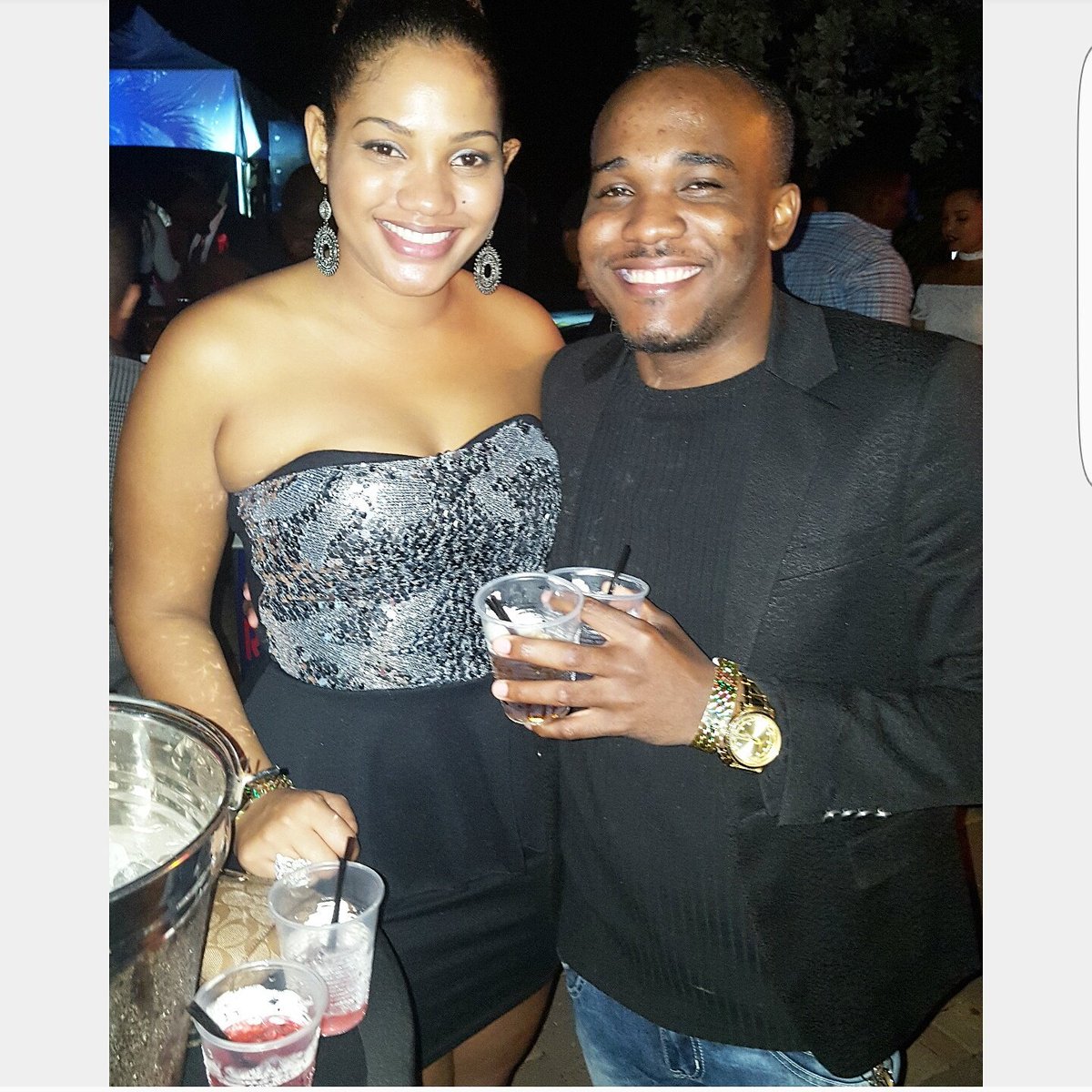 AbkaFitzHenley's tweet photo. #A-list
#ChristmasParty
#FunCantDone https://t.co/jUyM2lSNZ2