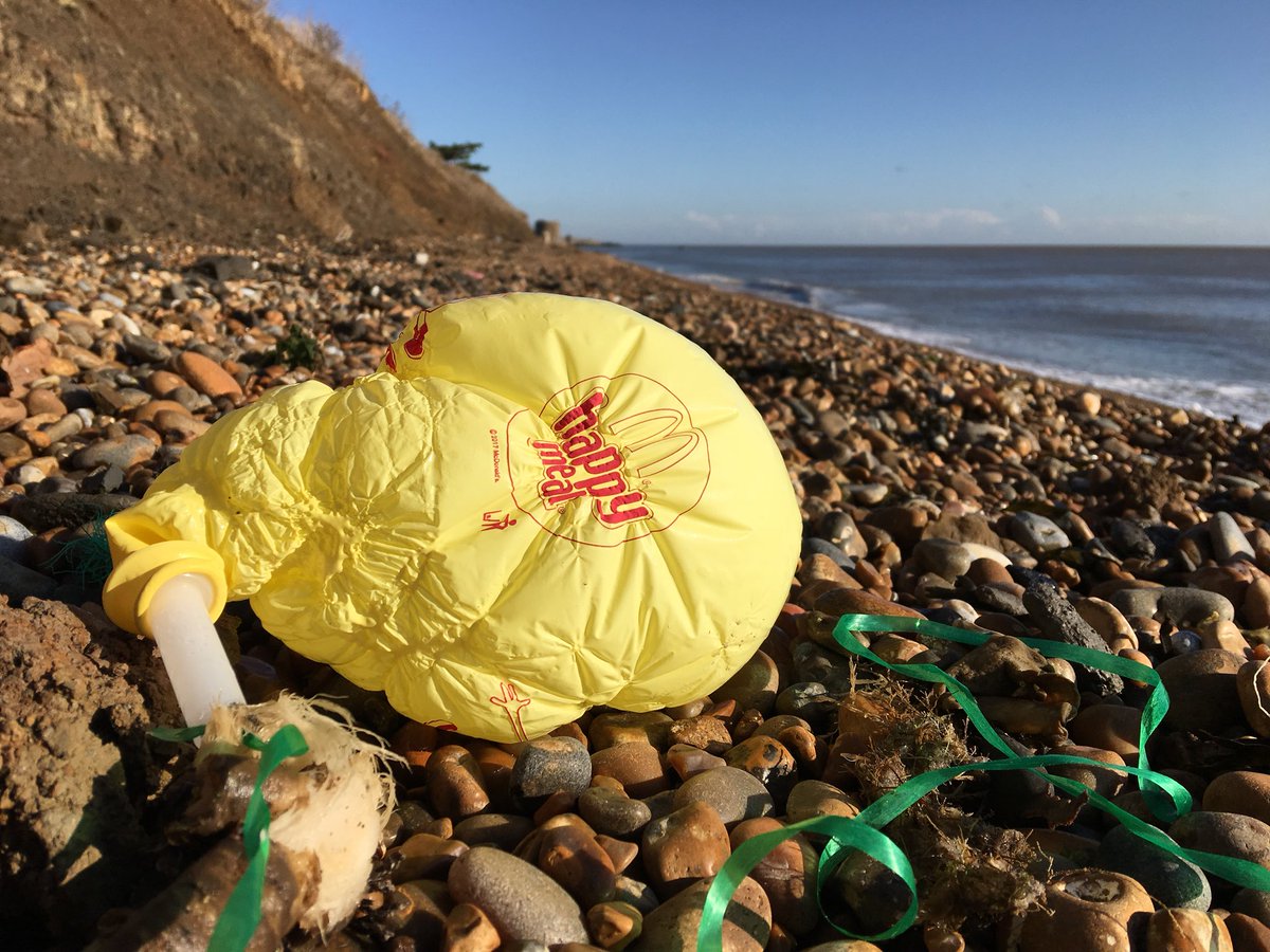 WildlifeGadgets's tweet photo. All I want for #Christmas is... 

for @McDonaldsUK to lead by example and stop offering #helium filled #balloons and plastic straws. Come on McDonald’s be part of the solution in #2018 rather than the problem. #2minutebeachclean #2minutestreetclean #plasticawareuk #balloonsblow https://t.co/WyE0o3Iaup