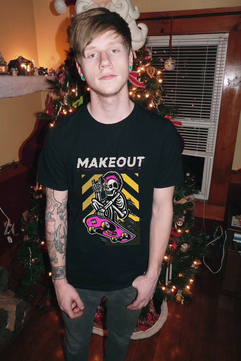 makeoutofficial's tweet image. You know what would make Sam happy? Pick up one of these LIMITED EDITION tour shirts before the end of the year and they are all gone!

teespring.com/makeoutofficial