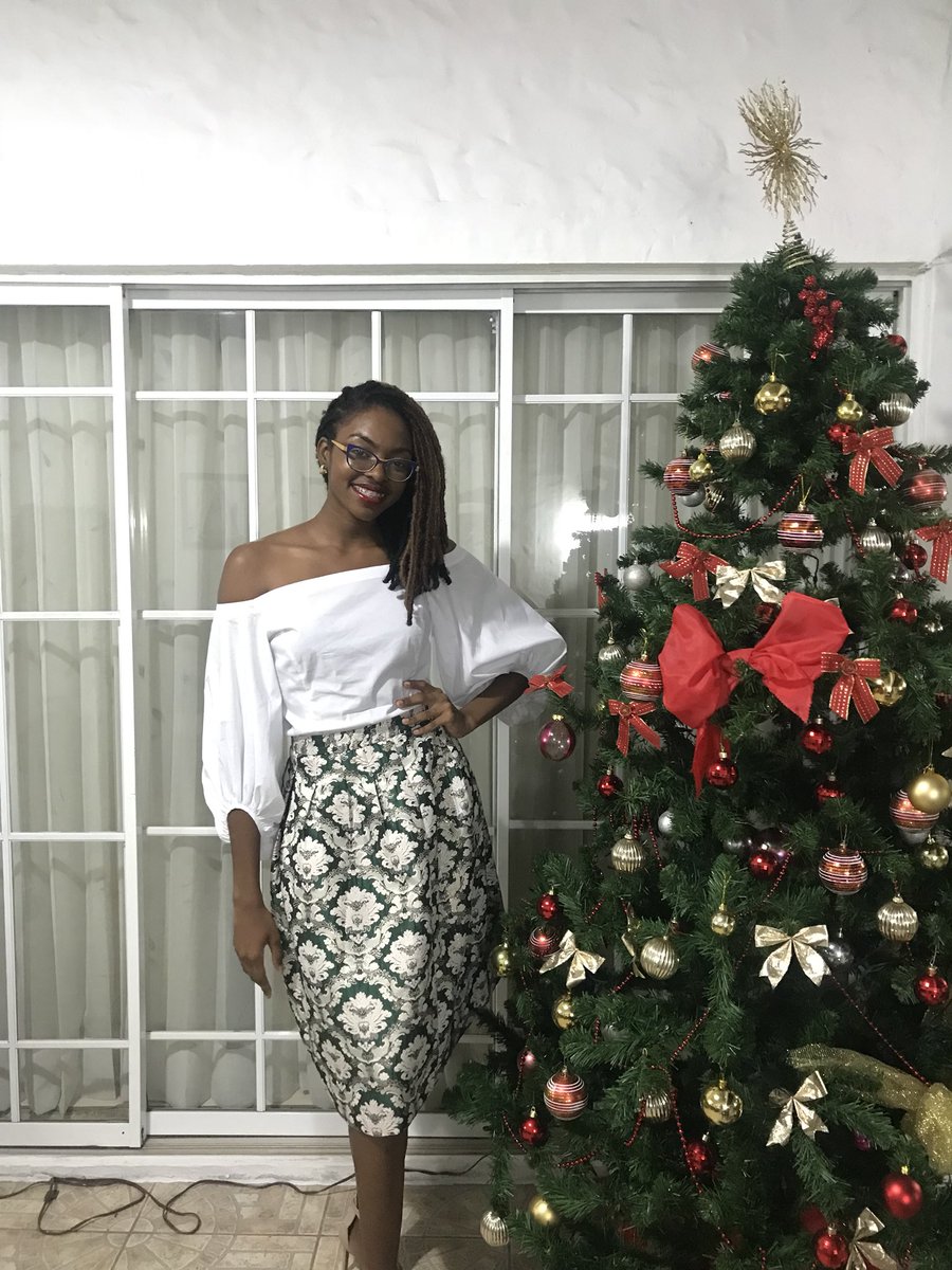 zoheywood's tweet photo. Holiday has officially flown by. Christmas was week after next week Monday like 2 seconds ago. ๐คท๐พโโ๏ธ๐๐
๐พ๐ท
#LastFewSmiles #SchoolNextWeek https://t.co/9tIXCpKXsl