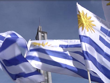 Subrayado's tweet photo. El himno uruguayo en el tercer puesto entre los más lindos del mundo. https://t.co/PZKUoH7L1s https://t.co/cR42KqhmAE