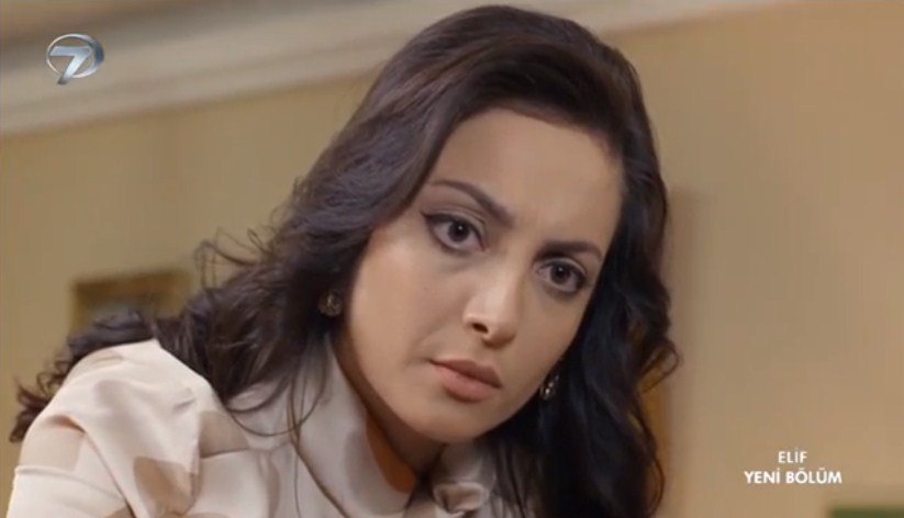 elifdizi's tweet photo. Elif 632. bölüm sona erdi.

Hümeyra bebek için hazırlıklar yaparken, Tarık onunla ilgilenmektense kendisine kızgın olan Ranayla arasını düzeltme derdinde. Bunun içinde Ranaya değerli 1 hediye alır.  Tarık’ın Rana ile arasını düzeltmek için aldığı hediyeyi Hümeyra görecek midir? https://t.co/pTngT4Ykip