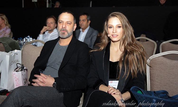 SerenaysLatam's tweet photo. Nuevas fotos de Serenay y Ozan en evento pasado #marka2017 @markakonferansi 🤗❤😍
#SerenaySarikaya #OzanGuven https://t.co/8HA1Fp7Nq4
