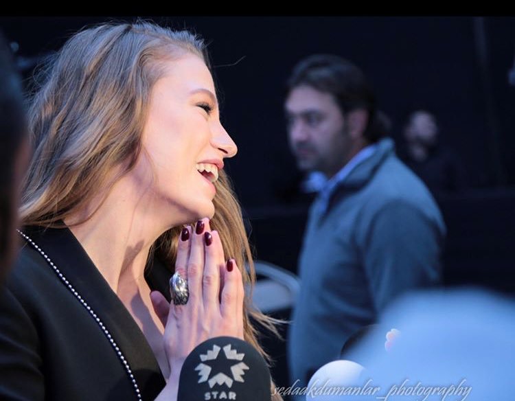 SerenaysLatam's tweet photo. Nuevas fotos de Serenay y Ozan en evento pasado #marka2017 @markakonferansi 🤗❤😍
#SerenaySarikaya #OzanGuven https://t.co/8HA1Fp7Nq4