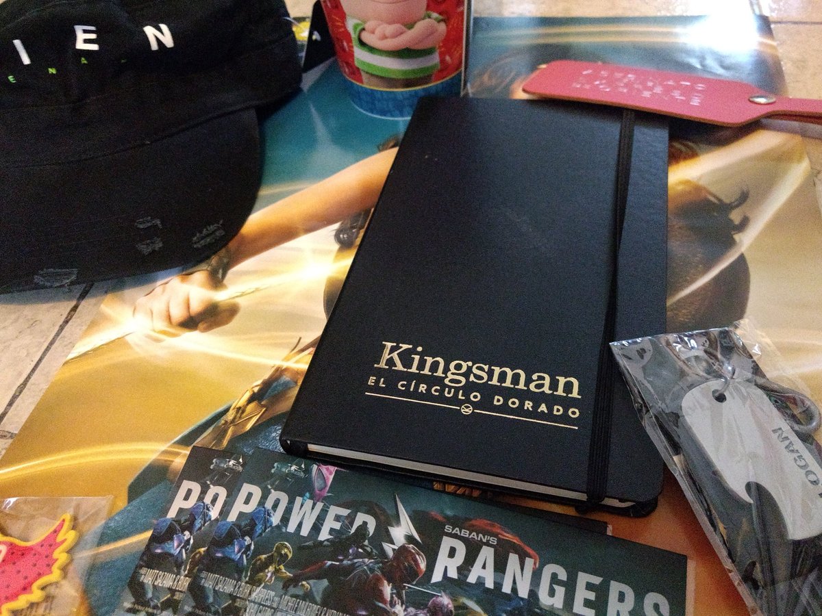 visiondelcine's tweet photo. Lanzamos el tercer  #sorteo entre fiestas . Si quieren estos increíbles premios. RT y Follow a @VisiondelCine y @VisionDelGeek . El domingo 31/12 lo sorteamos. ⤵️ https://t.co/GCca8lZvrl