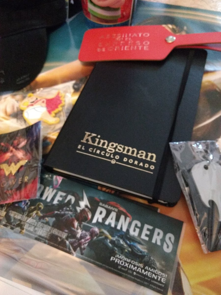 Lanzamos el tercer  #sorteo entre fiestas . Si quieren estos increíbles premios. RT y Follow a @VisiondelCine y @VisionDelGeek . El domingo 31/12 lo sorteamos. ⤵️