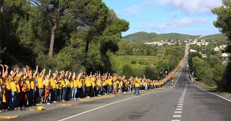 jordisanchezp's tweet photo. Les diades que hem organitzat, també una rebel·lió? Feia anys que Europa no veia una persecució política tan forta, tan mesquina, tan interessada. Per això els vots del 21D tenen el poder de la #llibertat https://t.co/zXH5mSL0va