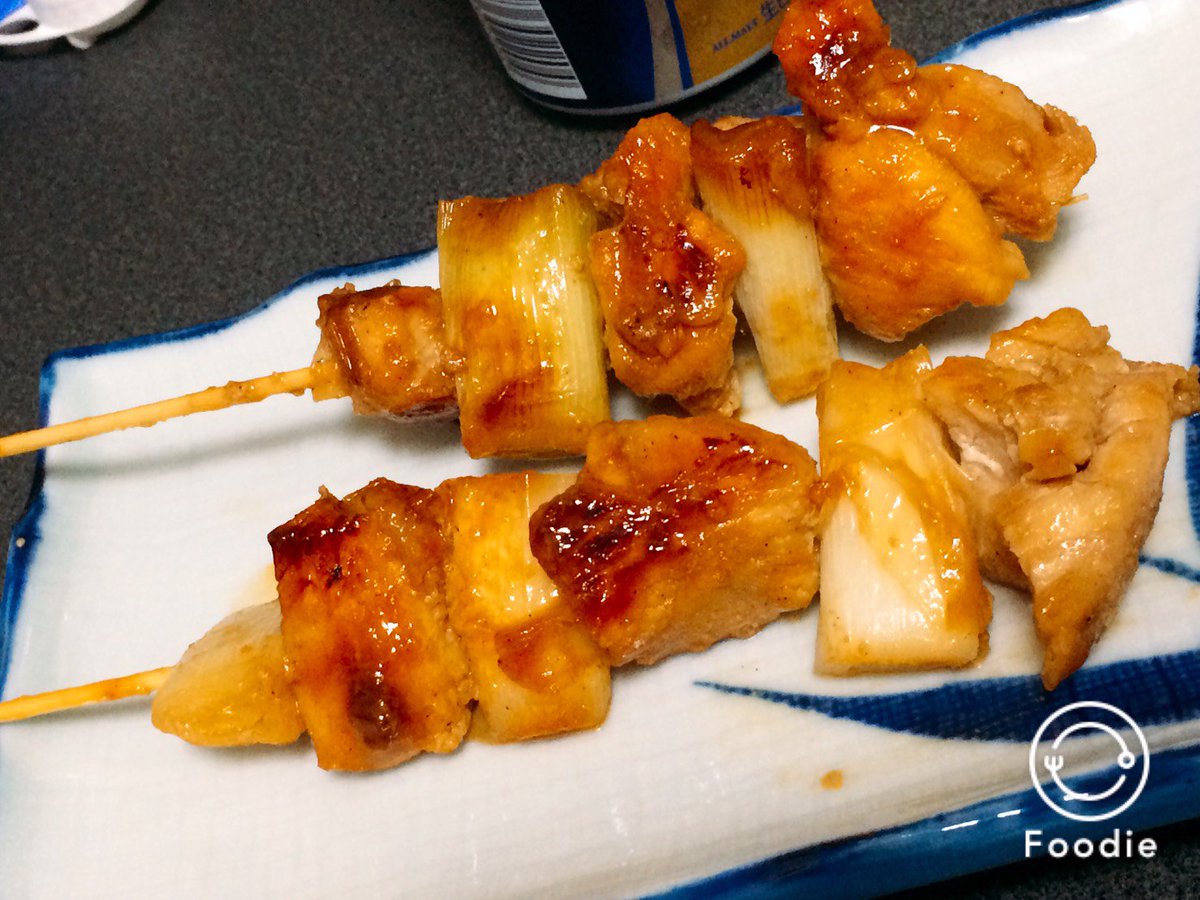 【焼き鳥】

モモ胸肉
ネギ

醤油　大さじ2
みりん　大さじ1
酒　大さじ1
ニンニク　少々

後は焼きながら塩コショウをかける
最初に焦げ目をつけるように焼くのがポイント