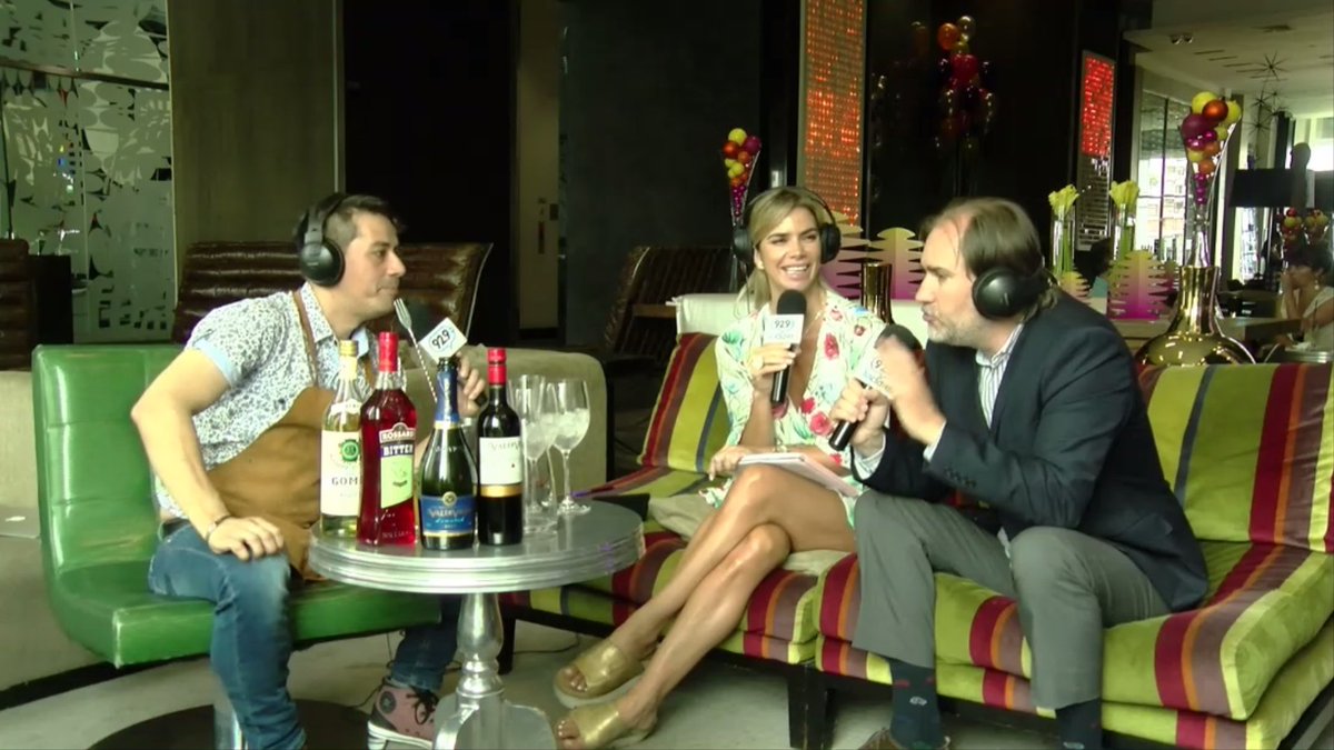 Último bloque del programa junto a Dennis Bartender!  Los mejores tragos del 2017 los revisamos con <a href="/carlaochoap/">Carla Ochoa</a> y <a href="/PatoIhnen/">Pato Ihnen®</a> en #EstoEsVida

92.9FM🎙
🌐radiolaclave.cl