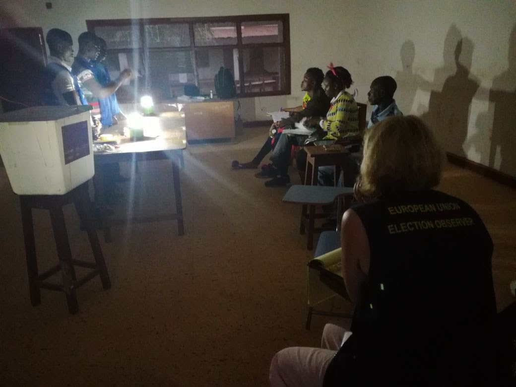 EUEOMLiberia's tweet photo. #Counting of ballots has started in several polling places in #Liberia. The #EUEOM #election observers are observing this process in all 15 counties. #Bong #Lofa https://t.co/CY4hYaLSIg