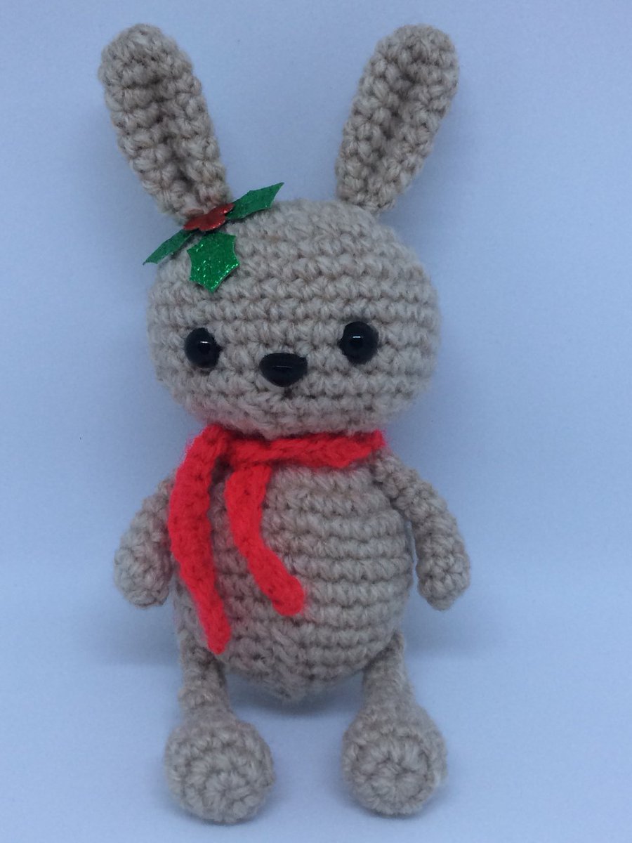 Carol the Christmas bunny handmadebyfleur.wordpress.com/2017/12/26/car…